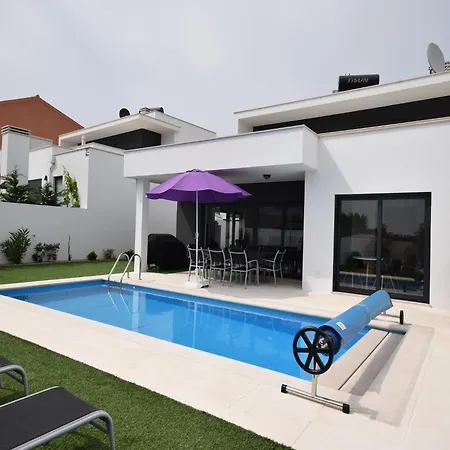 Modern With Private Swimming Pool