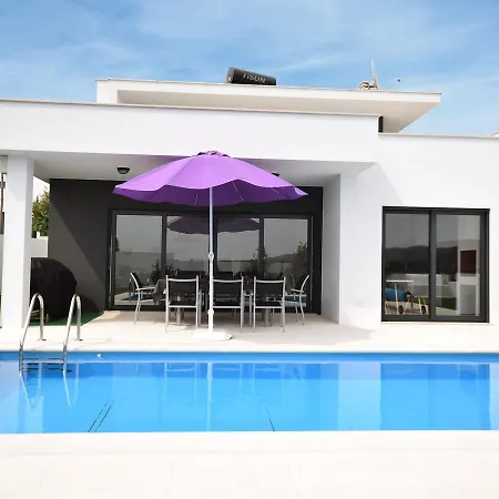 Modern With Private Swimming Pool Near Nazar * Famalicão