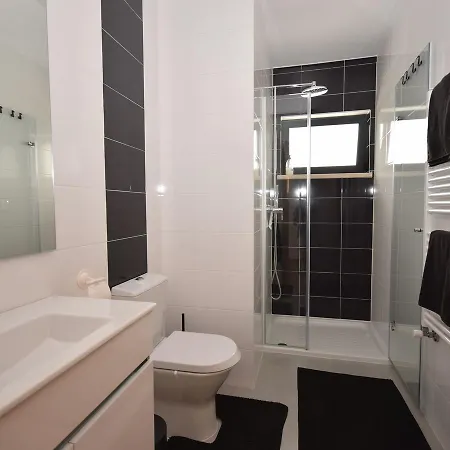 Modern With Private Swimming Pool Near Nazar * Famalicão