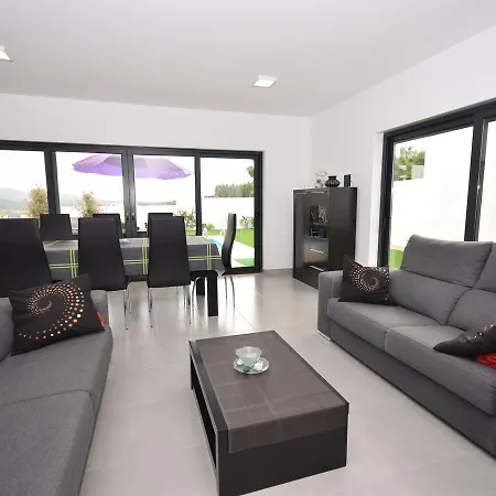 Modern With Private Swimming Pool * Famalicão